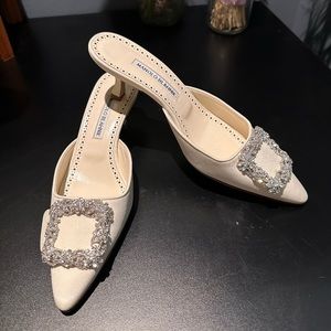 Excellent NWOT Manila Blahnik Kitten Heel Mules